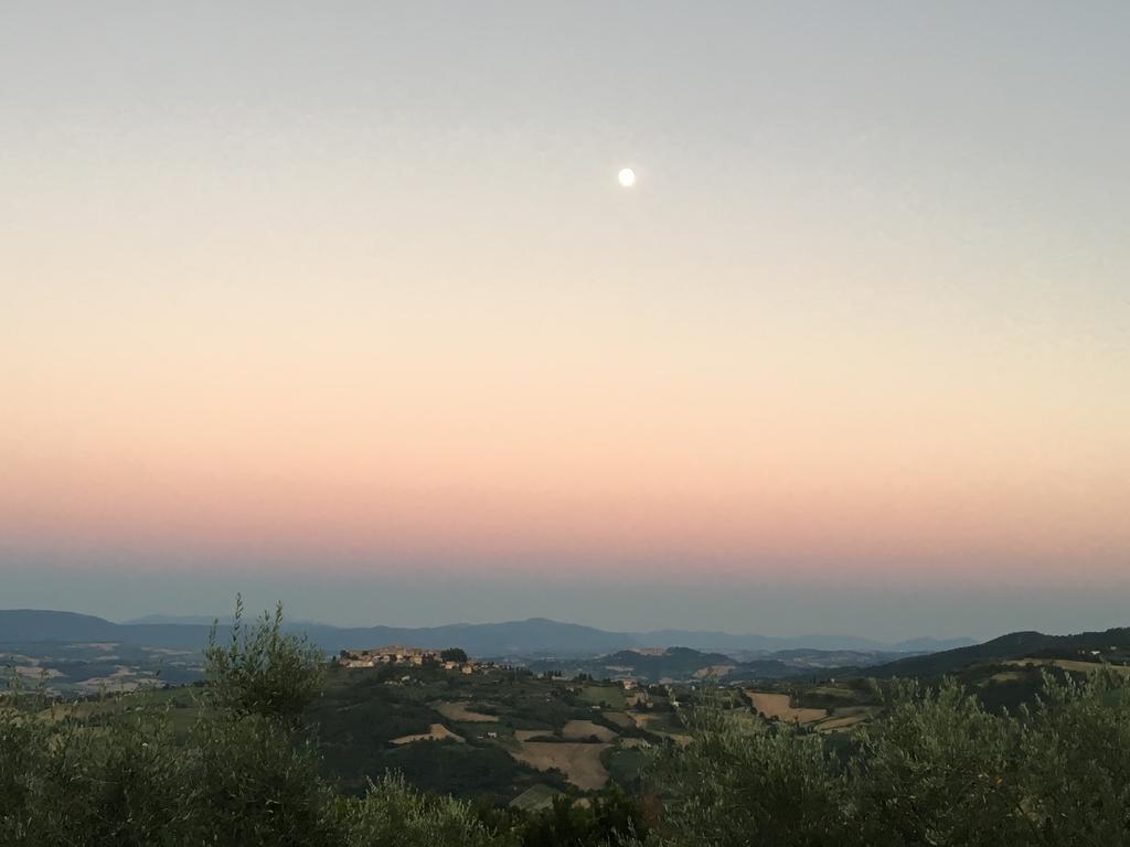 La Luna Di Mezzanotte Fratta Todina ภายนอก รูปภาพ
